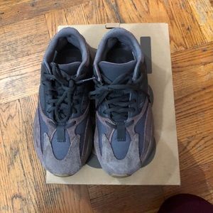Yeezy 700 Mauve